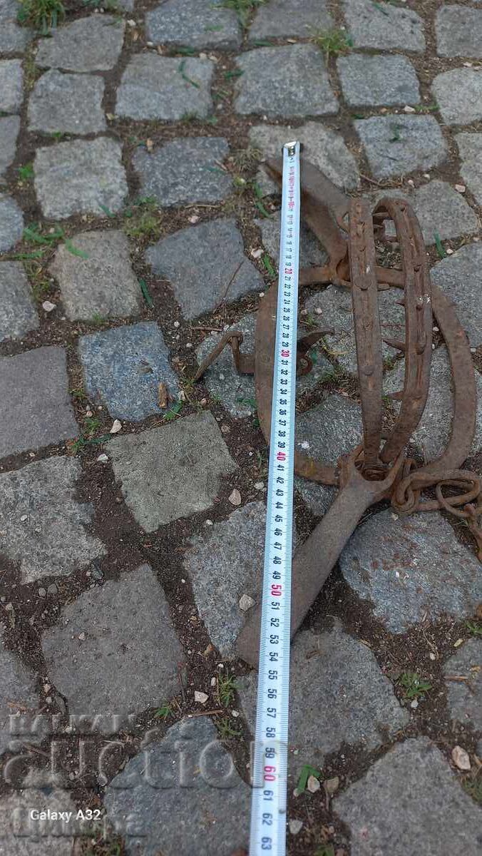Auction  OLD HAND-FORGED TRAP FOR GAME