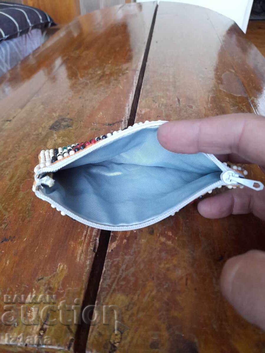 Delivery of Old beaded purse