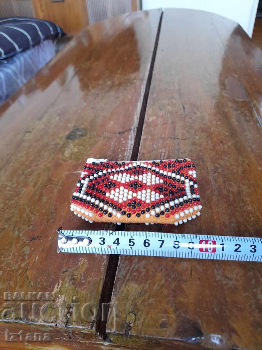 Παλιό πορτοφόλι με χάντρες με τιμή 16.00 BGN | € 8.18