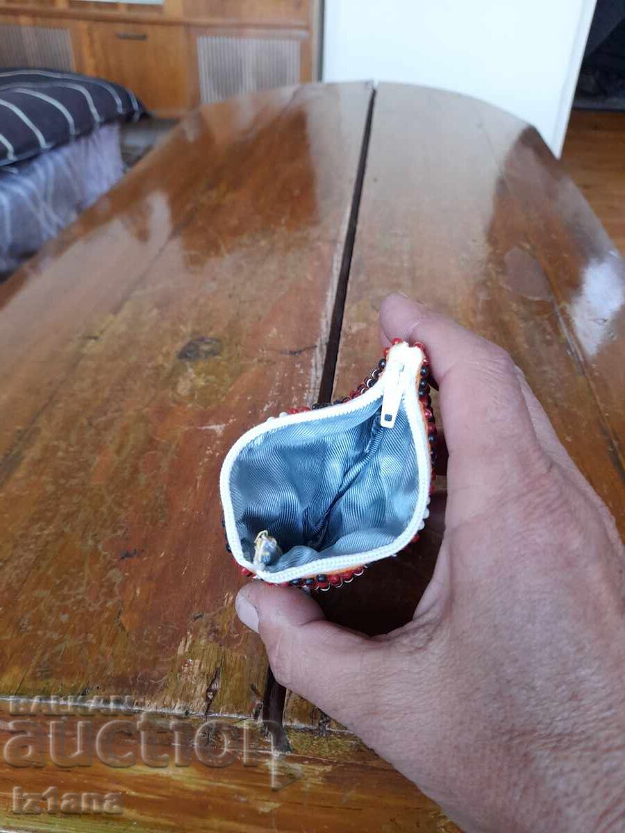 Παράδοση Παλιό πορτοφόλι με χάντρες