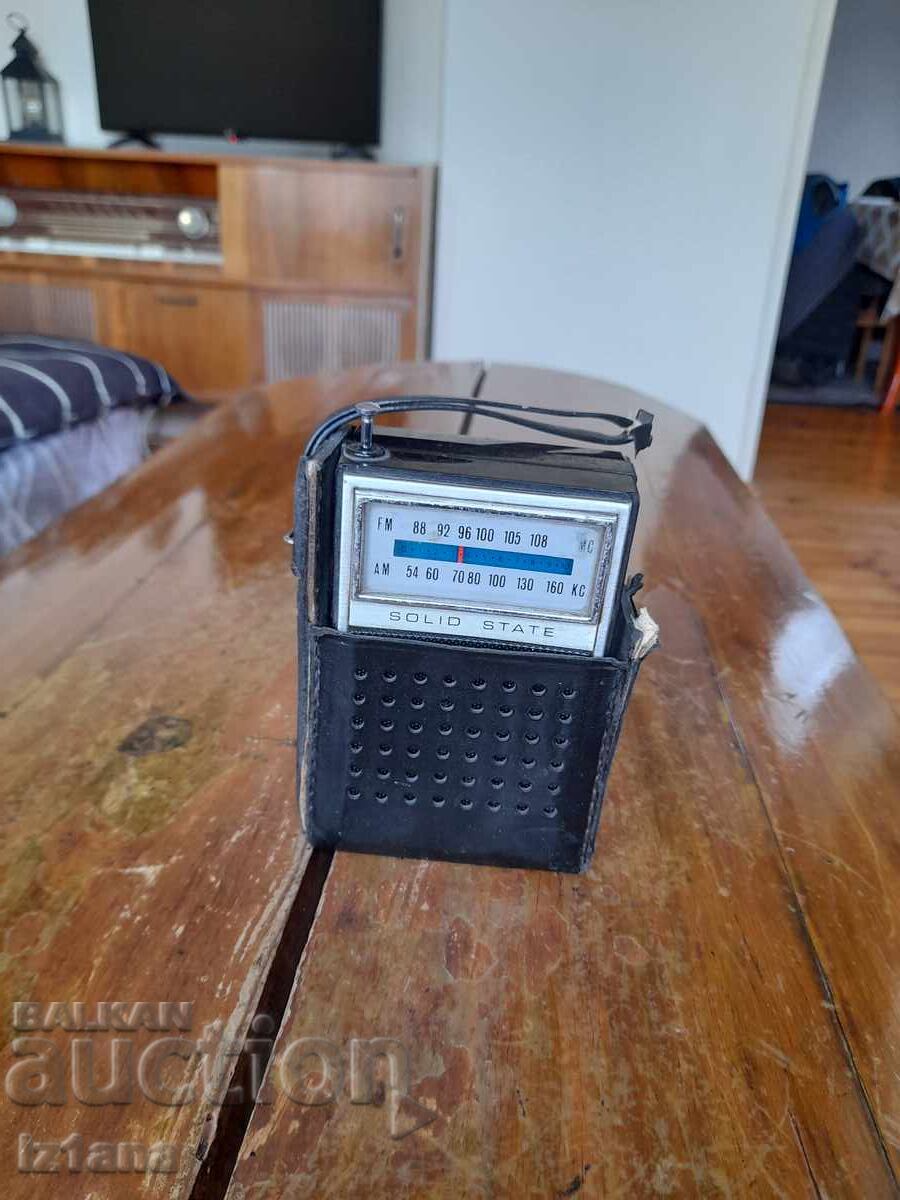 Παλιό ραδιόφωνο, ραδιοδέκτης Penncrest, Solid State