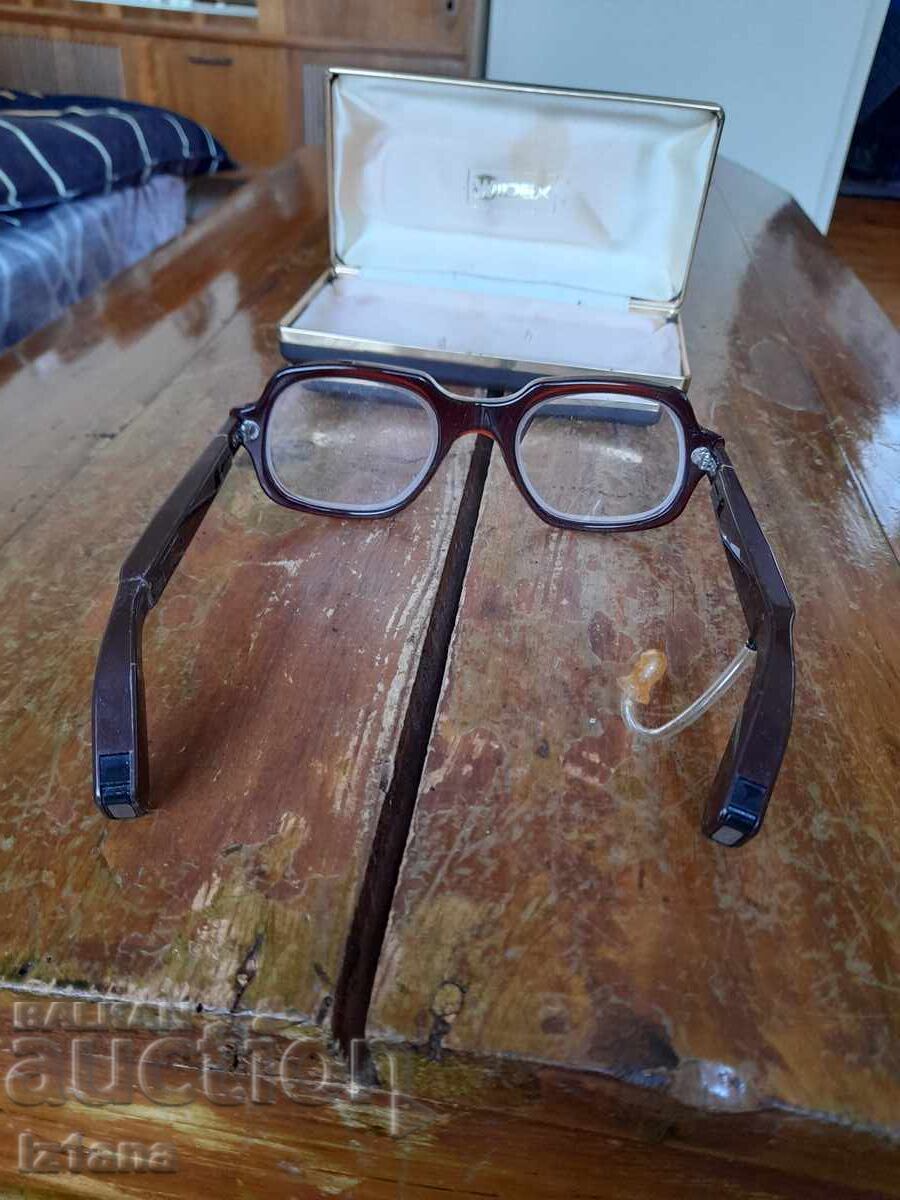 Παράδοση Παλιά γυαλιά μυωπίας, Ακουστικό Βοήθημα Widex