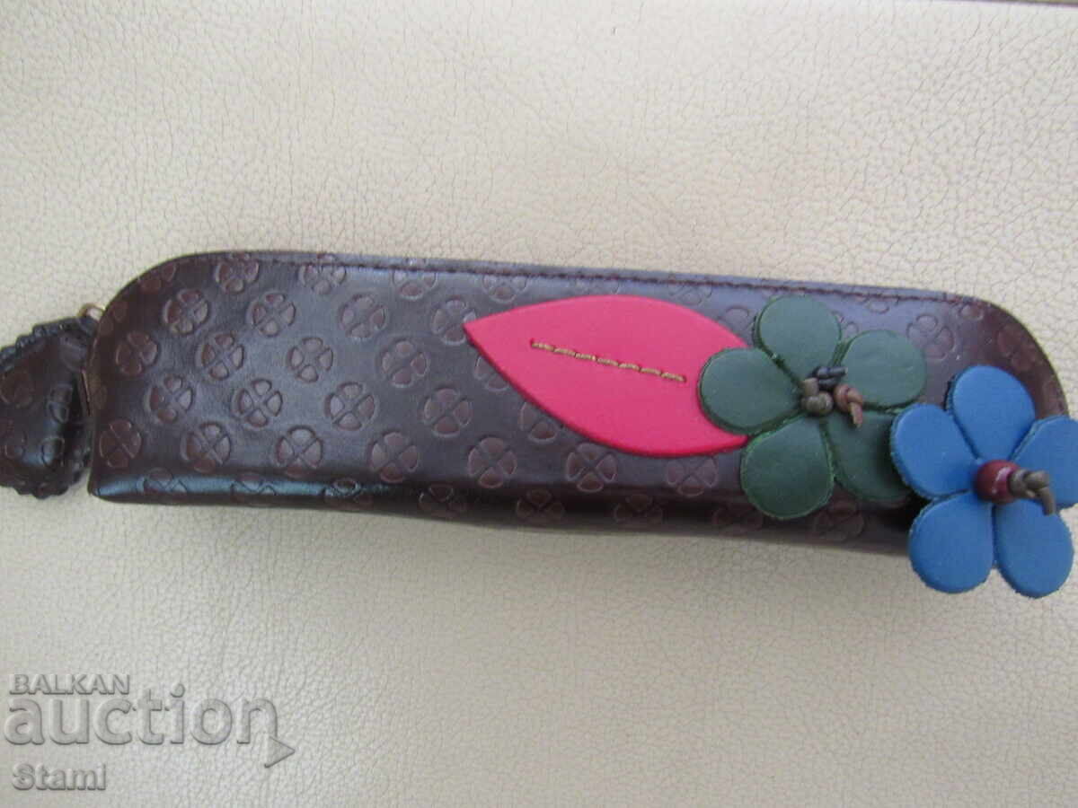 Auction Elegant Leather Pencil Case Auction Elegant Leather Pencil Case