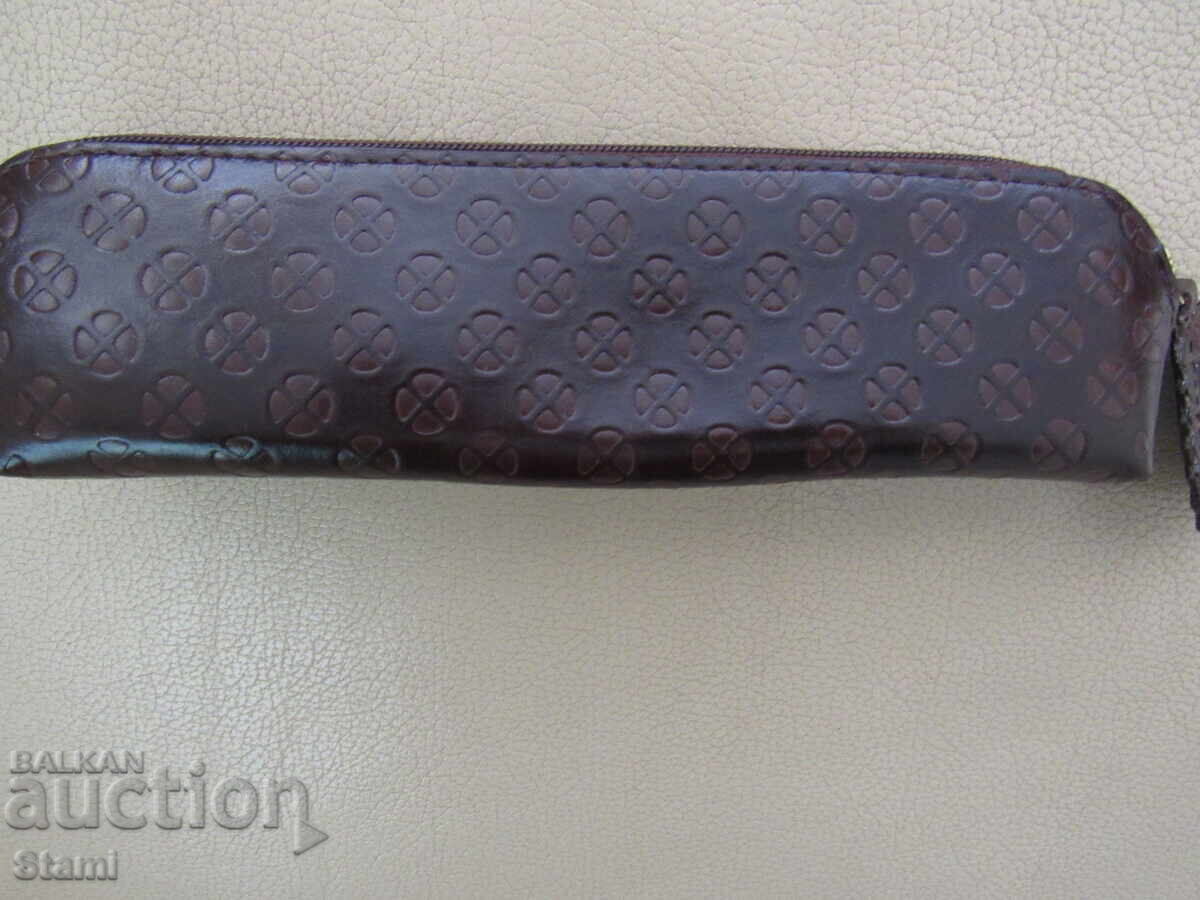 Delivery of Elegant Leather Pencil Case Delivery of Elegant Leather Pencil Case