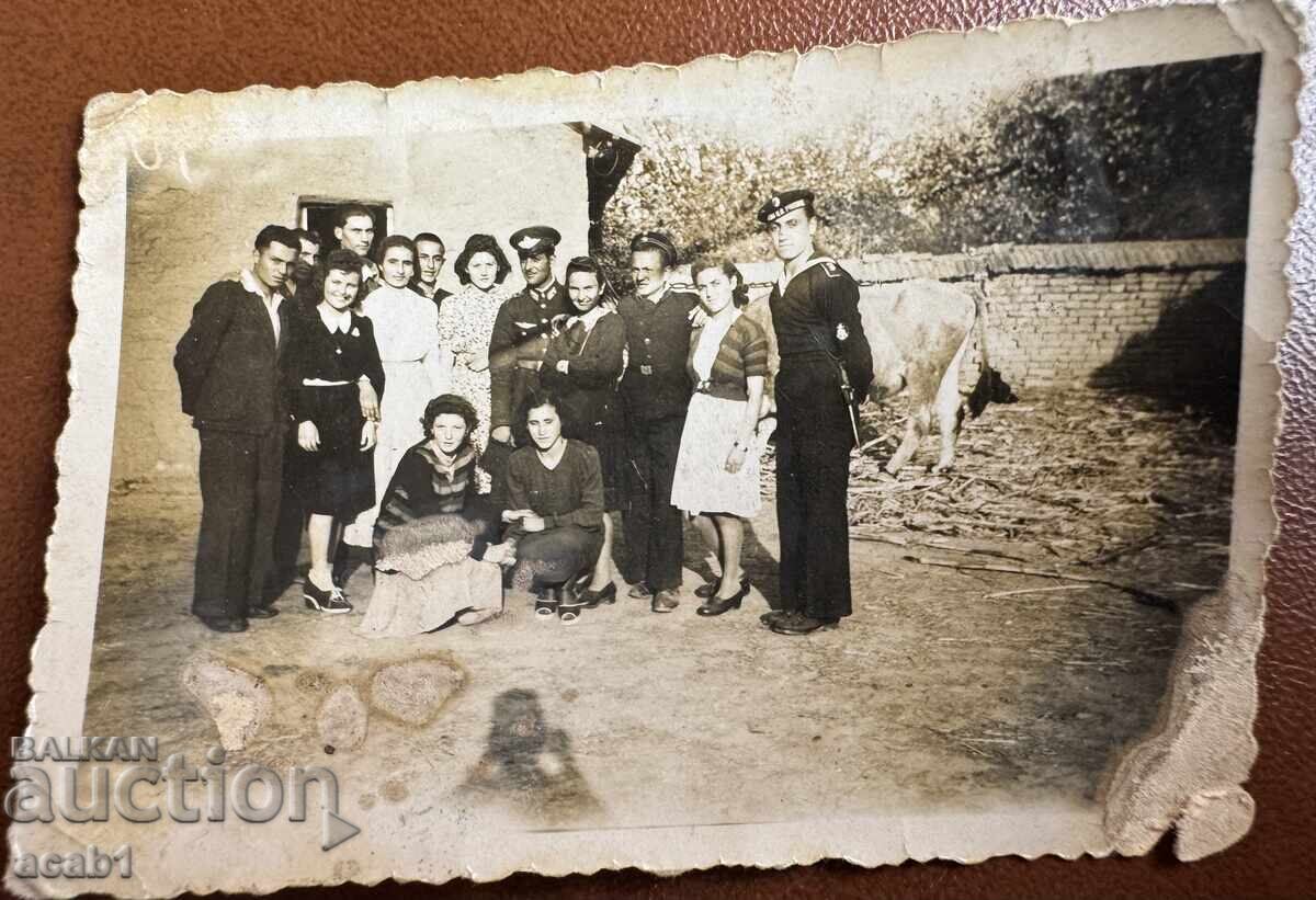 Πιλότος και Ναύτης με Φίλους με τιμή 9.99 BGN | € 5.11 Πιλότος και Ναύτης με Φίλους με τιμή 9.99 BGN | € 5.11