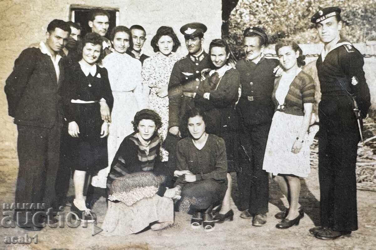 Πιλότος και Ναύτης με Φίλους Πιλότος και Ναύτης με Φίλους