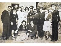 Πιλότος και Ναύτης με Φίλους