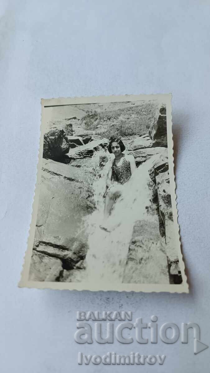 Photo Belitsa Young girl at mini waterfall