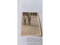 Φωτογραφία Σόφιας Δύο αξιωματικοί στον δρόμο