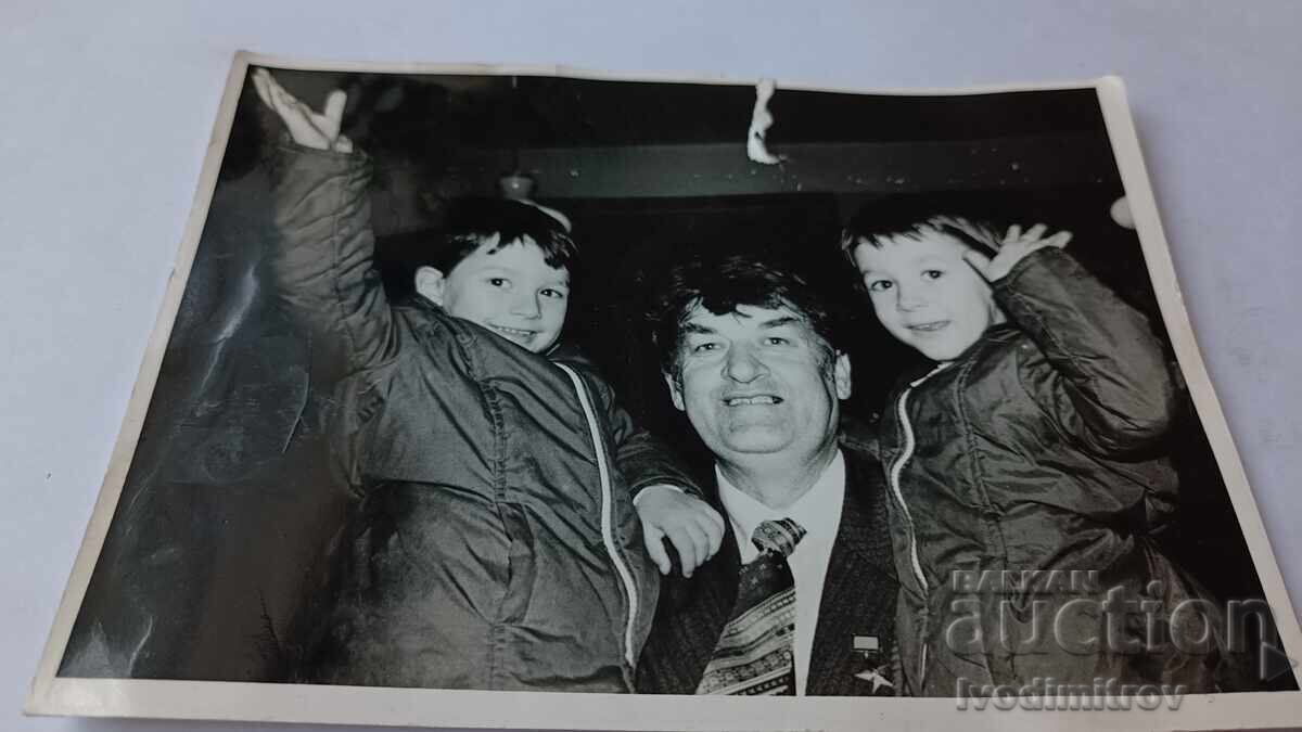 Φωτογραφία Άνδρας με παράσημο Γεώργι Διμιτρόφ και παράσημο Ήρωας της σοσιαλιστικής εργασίας