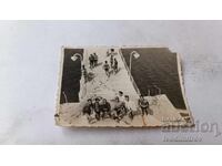 Fotografie Varna Bărbați tineri pe ponton