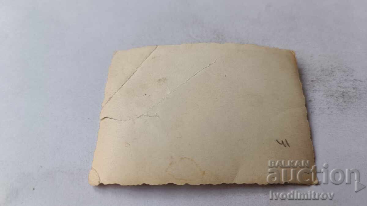 Φωτογραφία Τριών ανδρών με μπασκέτα στο γήπεδο με τιμή 1.75 BGN | € 0.89 Φωτογραφία Τριών ανδρών με μπασκέτα στο γήπεδο με τιμή 1.75 BGN | € 0.89