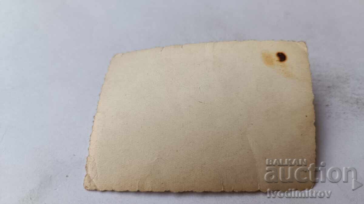 Снимка Четирима мъже на брега на морето с цена 2.45 лв. | € 1.25