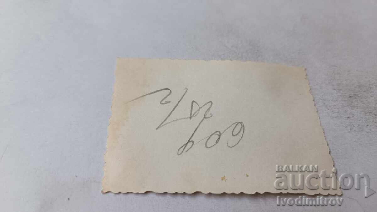 Fotografie Două fete pe malul mării cu preț 2.35 BGN | € 1.20 Fotografie Două fete pe malul mării cu preț 2.35 BGN | € 1.20