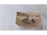 Φωτογραφία Άνδρες και γυναίκες στη θάλασσα