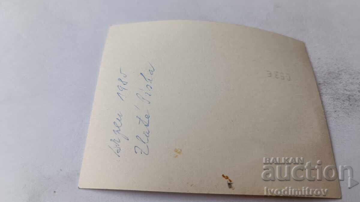 Fotografie Doi bărbați și o femeie pe plajă 1985 cu preț 1.35 BGN | € 0.69 Fotografie Doi bărbați și o femeie pe plajă 1985 cu preț 1.35 BGN | € 0.69