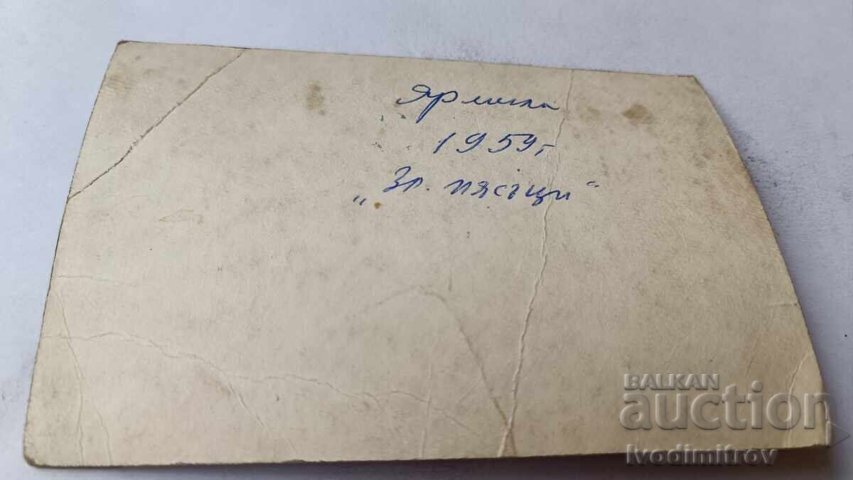 Snimka Χρυσή Ακτή Νέα γυναίκα ξαπλωμένη στην παραλία 1959 με τιμή 1.85 BGN | € 0.95