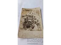 Fotografie Bărbați și băieți lângă plajă 1930