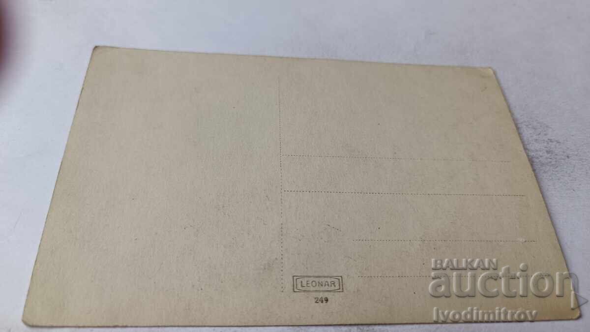 Φωτογραφία Δύο αξιωματικοί και νεαρά κορίτσια σε βράχο στη θάλασσα με τιμή 3.35 BGN | € 1.71