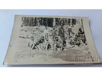 Снимка Млади мъже в реката