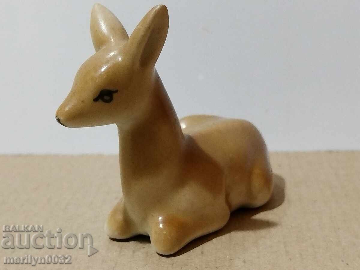 Figurină din porțelan bulgăresc, căprioară, statuetă din porțelan cu preț 54.00 BGN | € 27.61