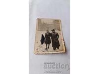 Fotografie Sofia Un bărbat și o femeie la plimbare iarna