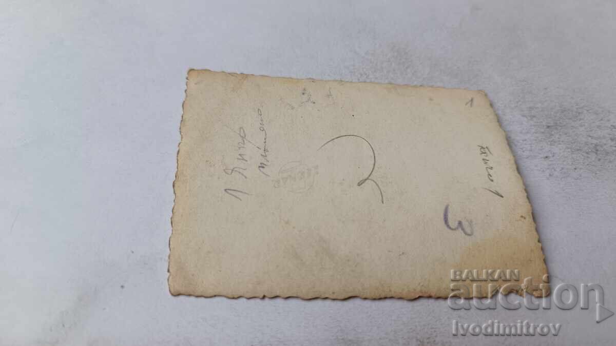 Φωτογραφία Σόφιας Νέοι στον δρόμο με τιμή 2.45 BGN | € 1.25 Φωτογραφία Σόφιας Νέοι στον δρόμο με τιμή 2.45 BGN | € 1.25