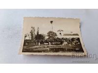 Снимка Траурно шествие на мост над река