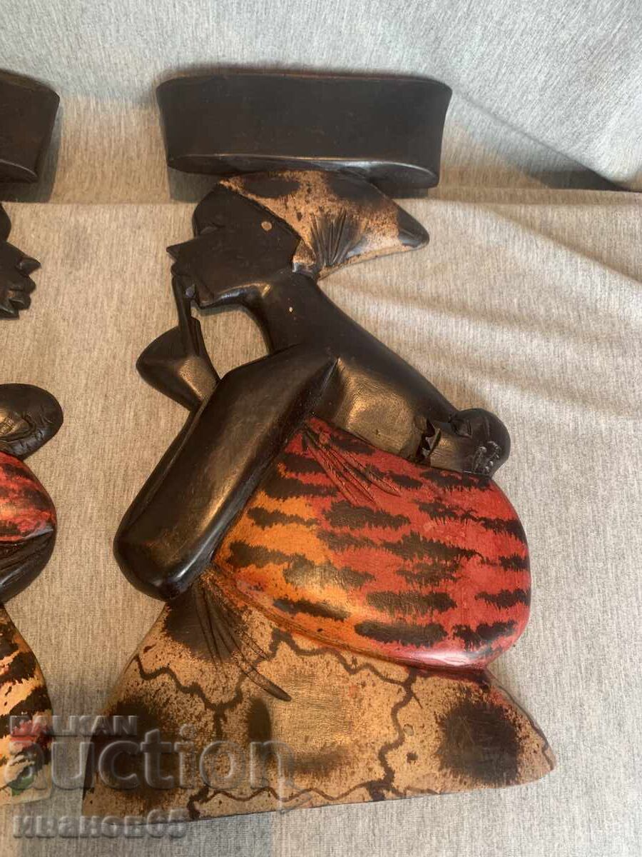 Delivery of African wooden figures wall decorations