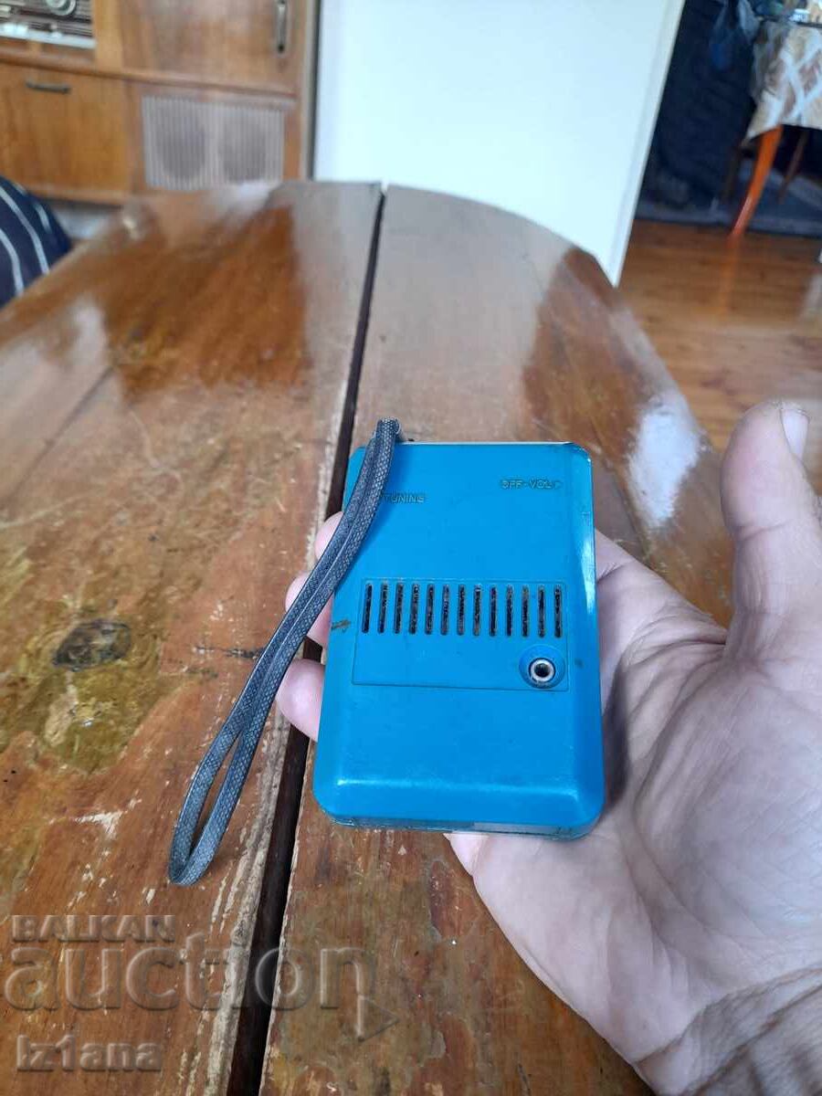 Auction  Old radio, Sharp radio receiver