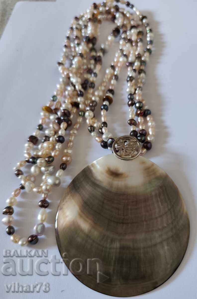 Colier-guler cu sidef mare și perle Colier-guler cu sidef mare și perle