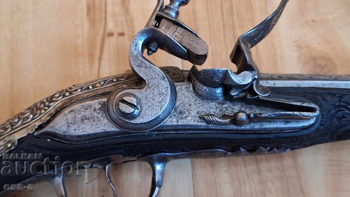 Delivery of A pair of shotgun revolver pistols