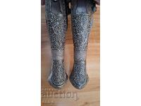 O pereche de pistoale revolver