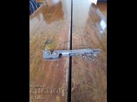 Deschizător vechi de conserve, ascuțitor