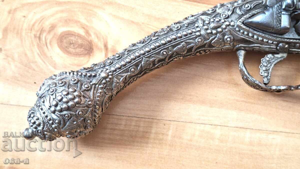 A pistol, a rifle, a revolver - 5