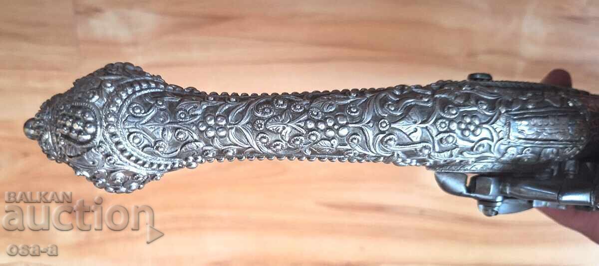 A pistol, a rifle, a revolver - 9