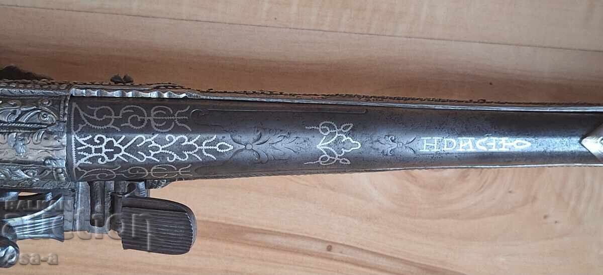 A pistol, a rifle, a revolver - 11