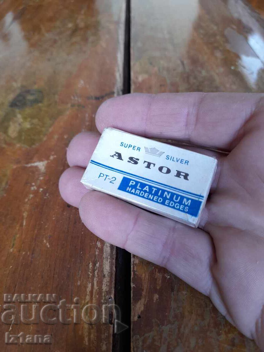 Παλιά ξυραφάκια Astor Platinium με τιμή 11.00 BGN | € 5.62