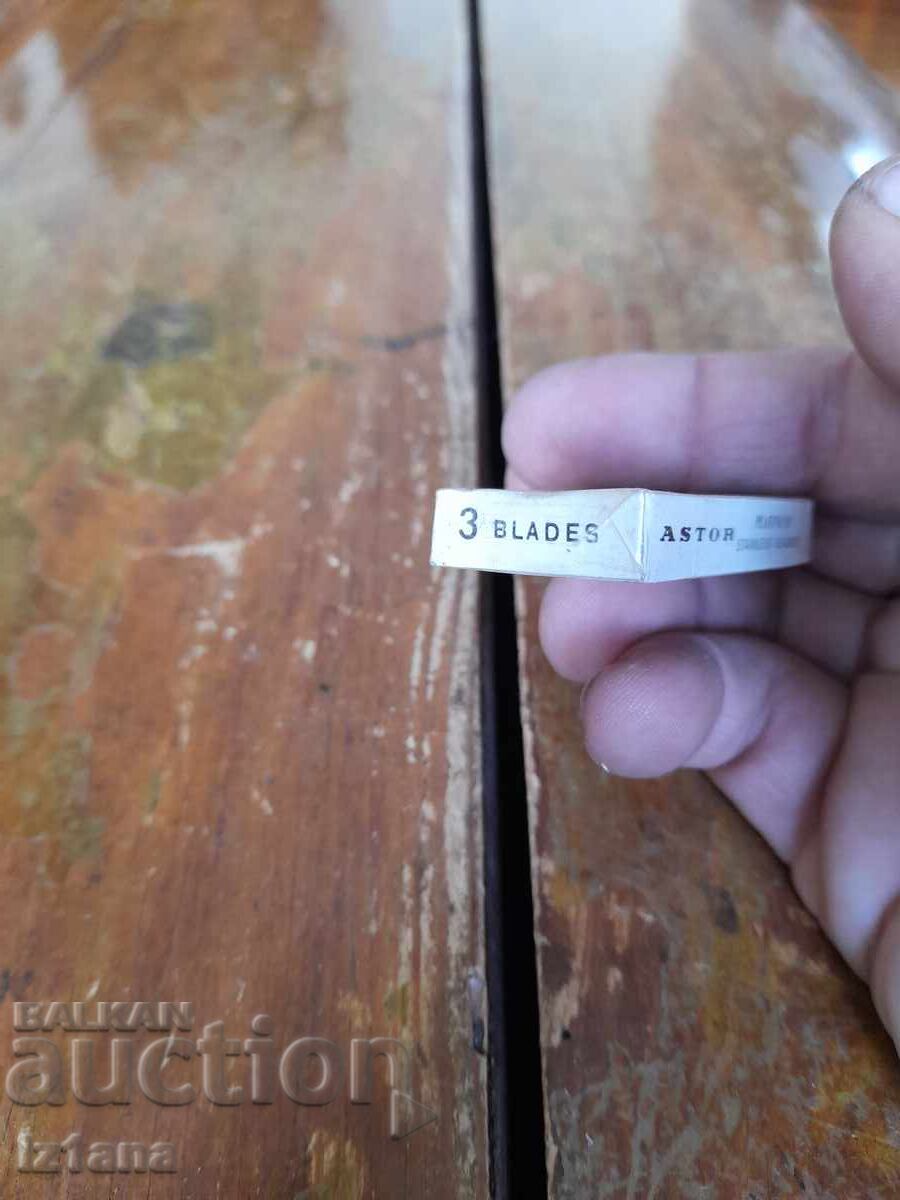 Δημοπρασία Παλιά ξυραφάκια Astor Platinium