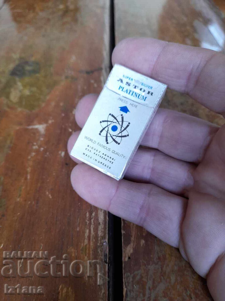 Παράδοση Παλιά ξυραφάκια Astor Platinium