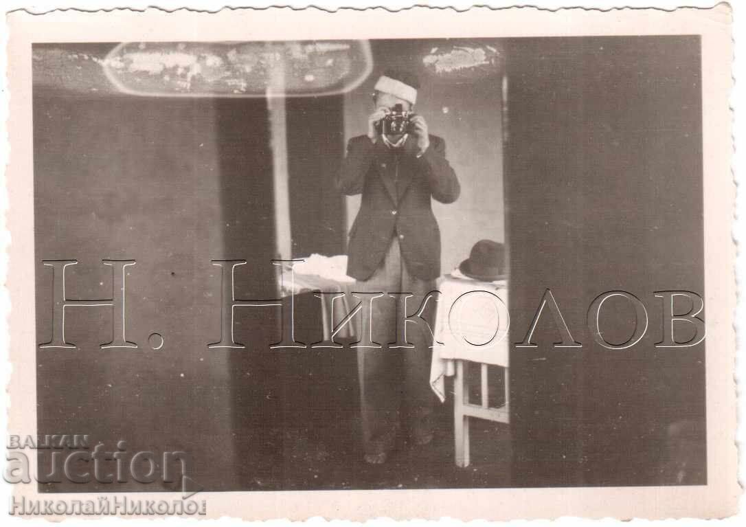 ΜΙΚΡΗ ΠΑΛΙΑ ΦΩΤΟΓΡΑΦΙΑ ΑΥΤΟΠΡΟΣΩΠΟΓΡΑΦΙΑ ΣΤΟΝ ΚΑΘΡΕΦΤΗ Δ837 ΜΙΚΡΗ ΠΑΛΙΑ ΦΩΤΟΓΡΑΦΙΑ ΑΥΤΟΠΡΟΣΩΠΟΓΡΑΦΙΑ ΣΤΟΝ ΚΑΘΡΕΦΤΗ Δ837