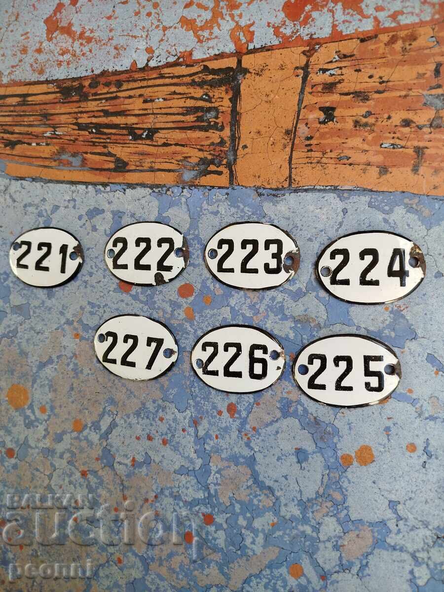 Αριθμοί σμάλτου με τιμή 19.00 BGN | € 9.71