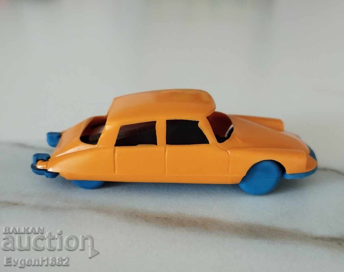 Citroen DS 19 Стара Острилка Количка Кола от Соца с цена 20.00 лв. | € 10.23 Citroen DS 19 Стара Острилка Количка Кола от Соца с цена 20.00 лв. | € 10.23