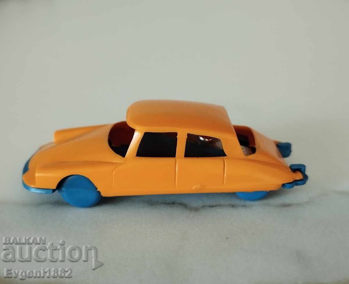 Доставка на Citroen DS 19 Стара Острилка Количка Кола от Соца Доставка на Citroen DS 19 Стара Острилка Количка Кола от Соца