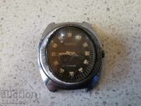 ΕΝΑΣ ΓΛΑΡΟΣ