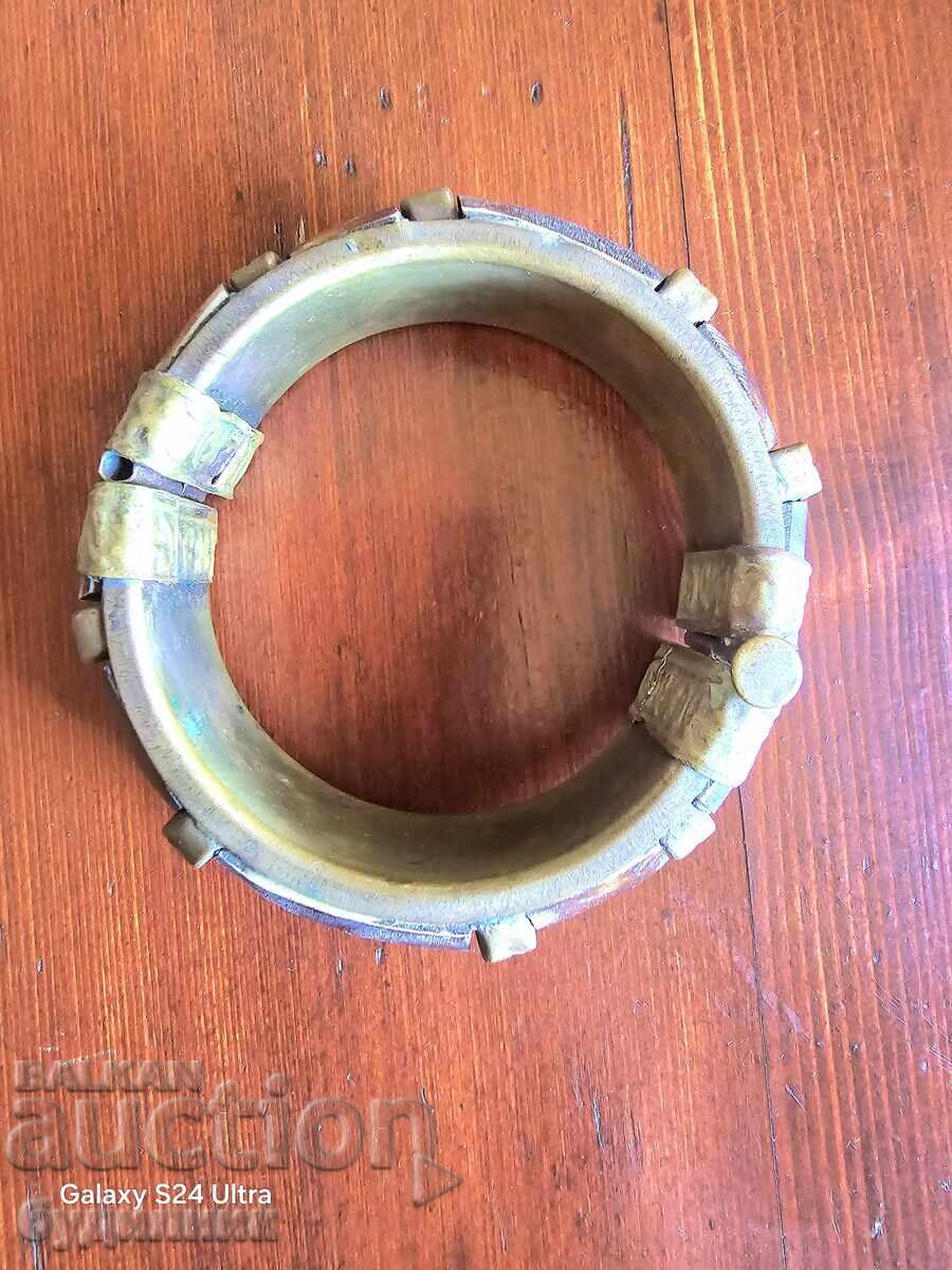 СТАРА МАСИВНА ГРИВНА ПЕРФЕКТНО СЪСТОЯНИЕ БЗЦ. ПУСКАМ НАД 100 с цена 9.99 лв. | € 5.11 СТАРА МАСИВНА ГРИВНА ПЕРФЕКТНО СЪСТОЯНИЕ БЗЦ. ПУСКАМ НАД 100 с цена 9.99 лв. | € 5.11