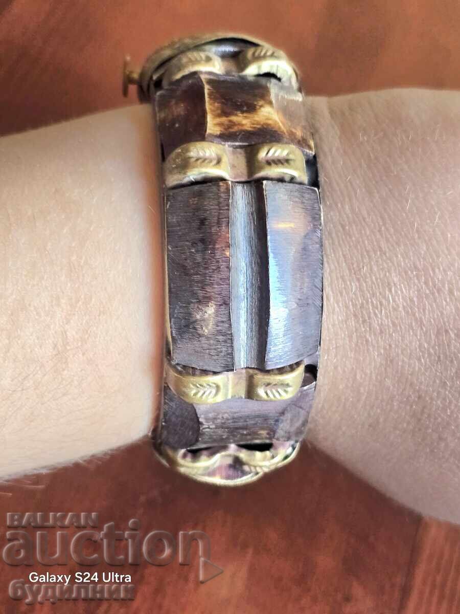 Аукцион СТАРА МАСИВНА ГРИВНА ПЕРФЕКТНО СЪСТОЯНИЕ БЗЦ. ПУСКАМ НАД 100 Аукцион СТАРА МАСИВНА ГРИВНА ПЕРФЕКТНО СЪСТОЯНИЕ БЗЦ. ПУСКАМ НАД 100