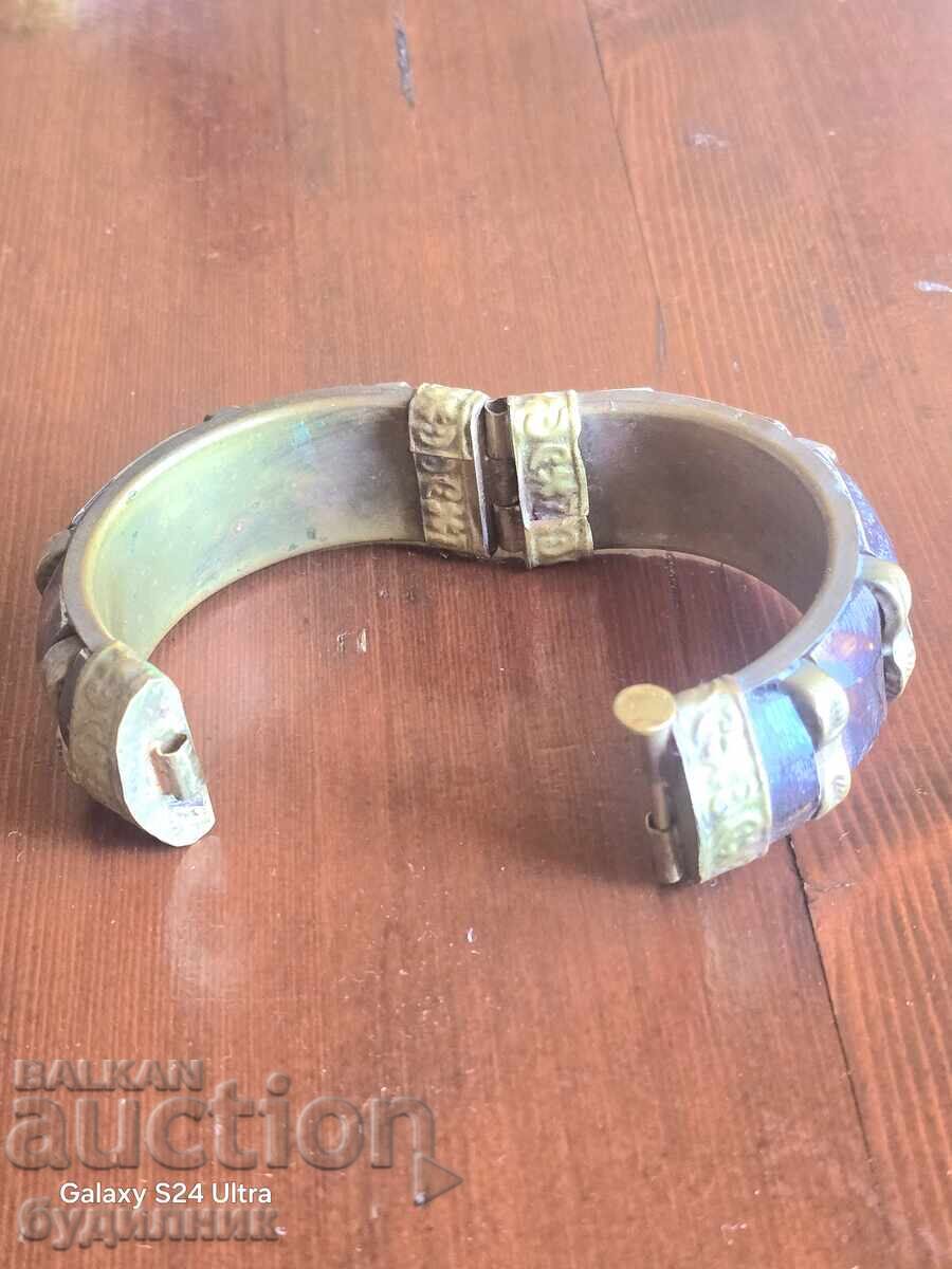 Доставка на СТАРА МАСИВНА ГРИВНА ПЕРФЕКТНО СЪСТОЯНИЕ БЗЦ. ПУСКАМ НАД 100 Доставка на СТАРА МАСИВНА ГРИВНА ПЕРФЕКТНО СЪСТОЯНИЕ БЗЦ. ПУСКАМ НАД 100