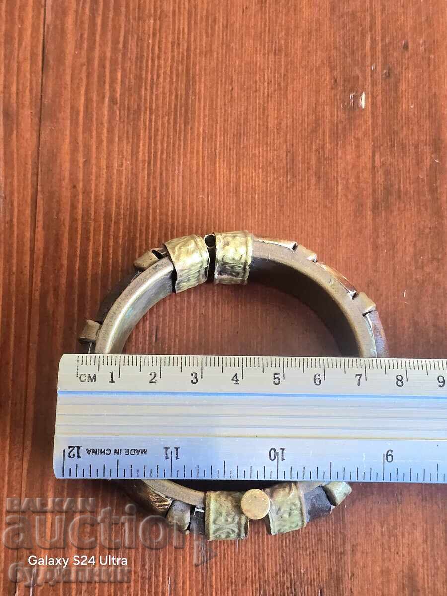 СТАРА МАСИВНА ГРИВНА ПЕРФЕКТНО СЪСТОЯНИЕ БЗЦ. ПУСКАМ НАД 100 - 6 СТАРА МАСИВНА ГРИВНА ПЕРФЕКТНО СЪСТОЯНИЕ БЗЦ. ПУСКАМ НАД 100 - 6