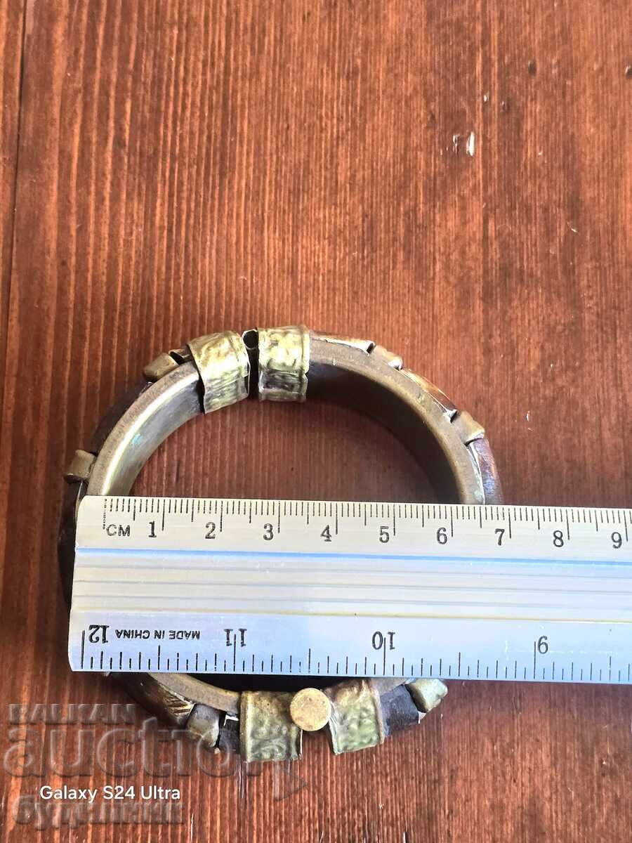 СТАРА МАСИВНА ГРИВНА ПЕРФЕКТНО СЪСТОЯНИЕ БЗЦ. ПУСКАМ НАД 100 - 7 СТАРА МАСИВНА ГРИВНА ПЕРФЕКТНО СЪСТОЯНИЕ БЗЦ. ПУСКАМ НАД 100 - 7